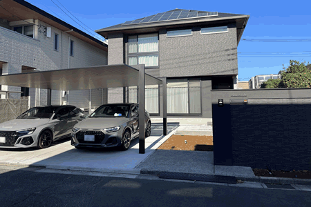 築1年、手つかずの庭を家族でくつろげる空間に