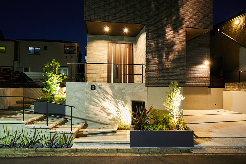 高低差をデザインに活かすグレーシックな空間