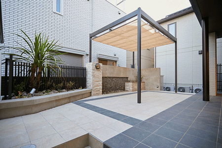 既存のテラスを拡張して広々としたリゾート空間に